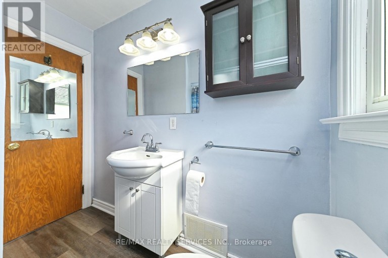 54 WOODWARD AVENUE, Brampton (Brampton North), Ontario, L6V1K4