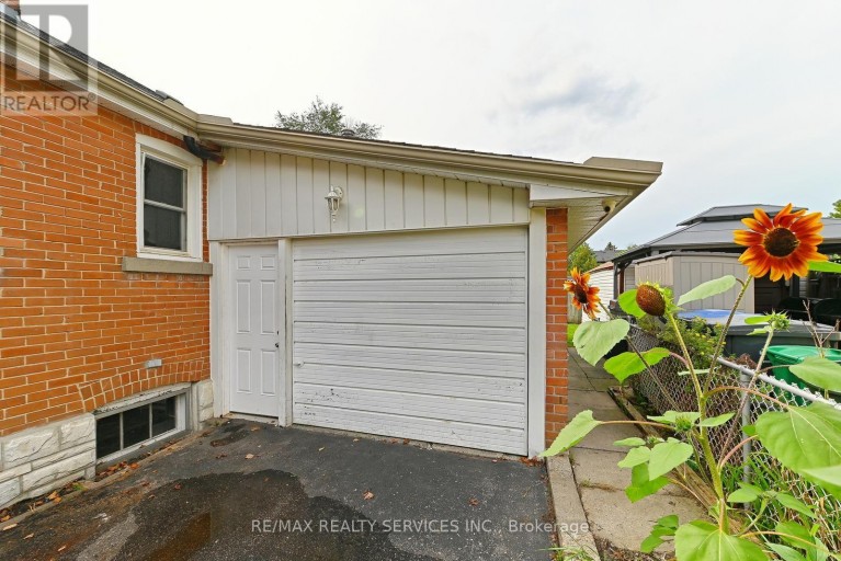 54 WOODWARD AVENUE, Brampton (Brampton North), Ontario, L6V1K4