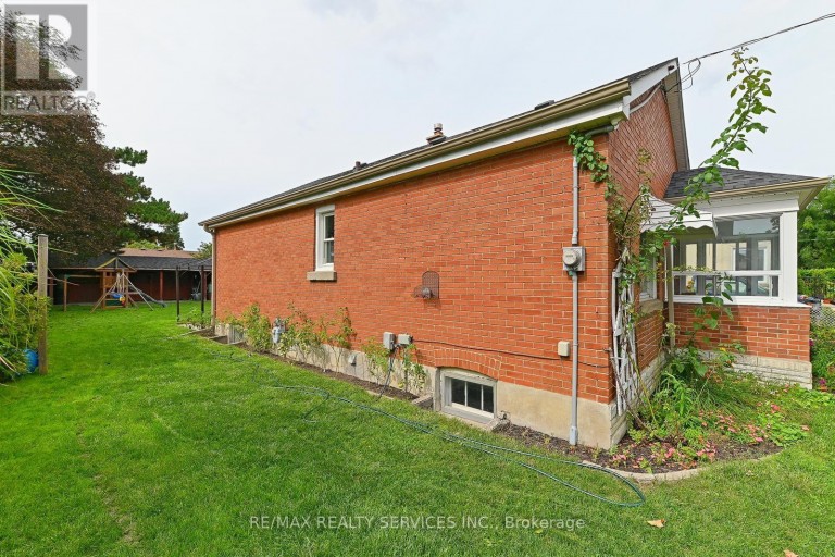 54 WOODWARD AVENUE, Brampton (Brampton North), Ontario, L6V1K4