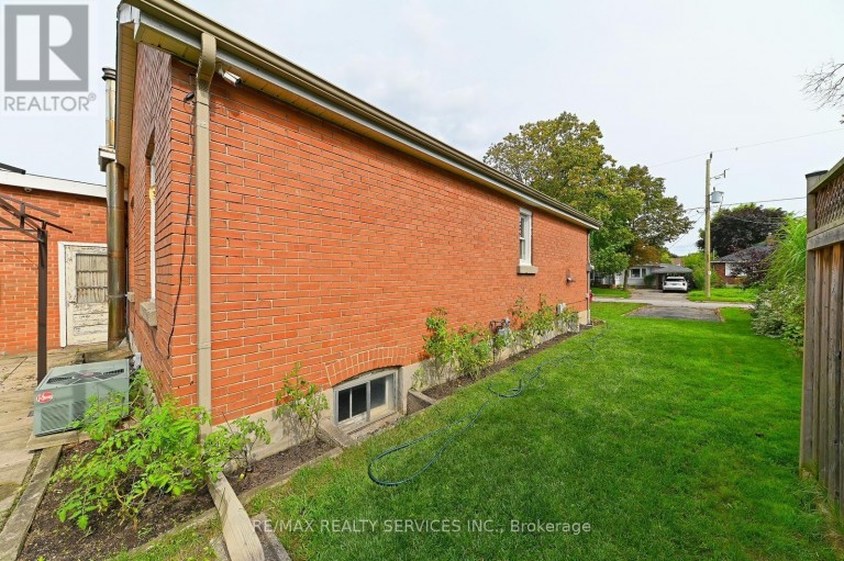 54 WOODWARD AVENUE, Brampton (Brampton North), Ontario, L6V1K4