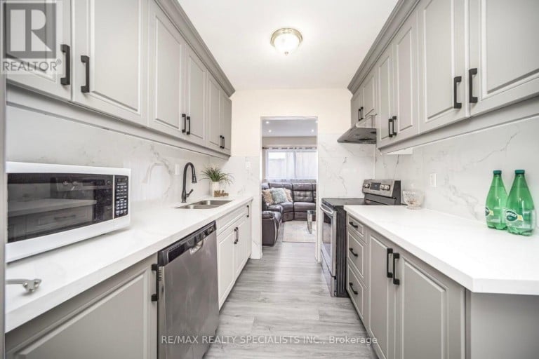 144 FLEETWOOD CRESCENT, Brampton (Southgate), Ontario, L6T2E6