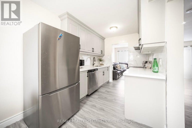 144 FLEETWOOD CRESCENT, Brampton (Southgate), Ontario, L6T2E6