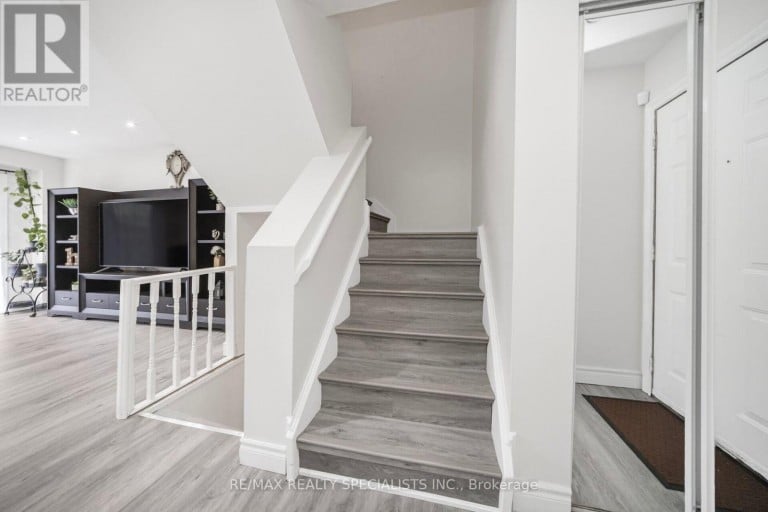 144 FLEETWOOD CRESCENT, Brampton (Southgate), Ontario, L6T2E6