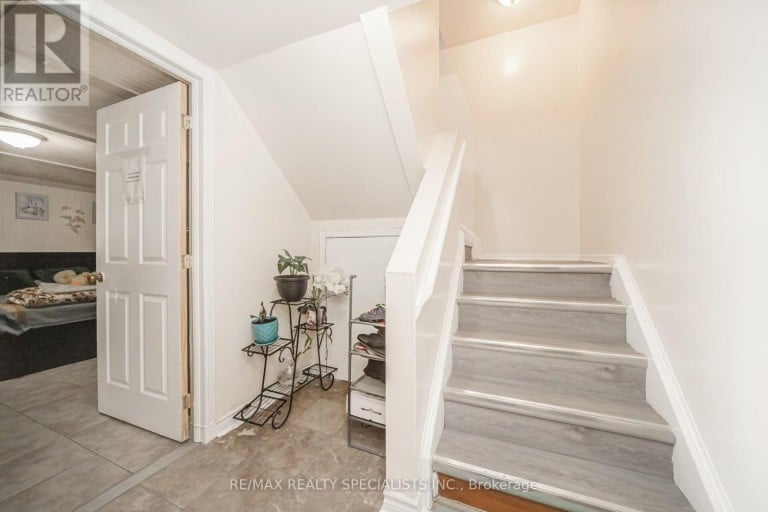 144 FLEETWOOD CRESCENT, Brampton (Southgate), Ontario, L6T2E6