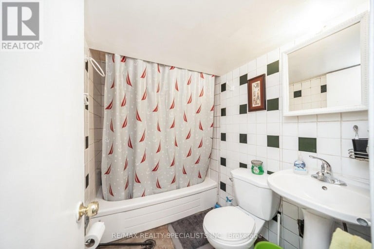 144 FLEETWOOD CRESCENT, Brampton (Southgate), Ontario, L6T2E6