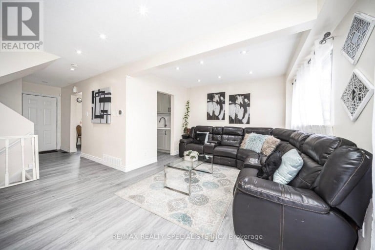 144 FLEETWOOD CRESCENT, Brampton (Southgate), Ontario, L6T2E6
