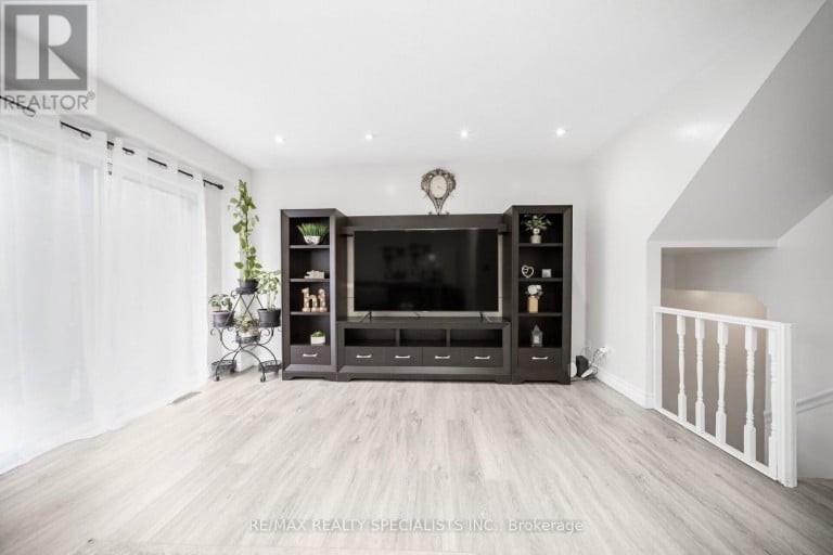 144 FLEETWOOD CRESCENT, Brampton (Southgate), Ontario, L6T2E6