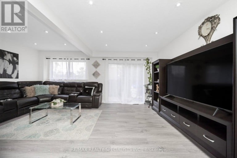 144 FLEETWOOD CRESCENT, Brampton (Southgate), Ontario, L6T2E6