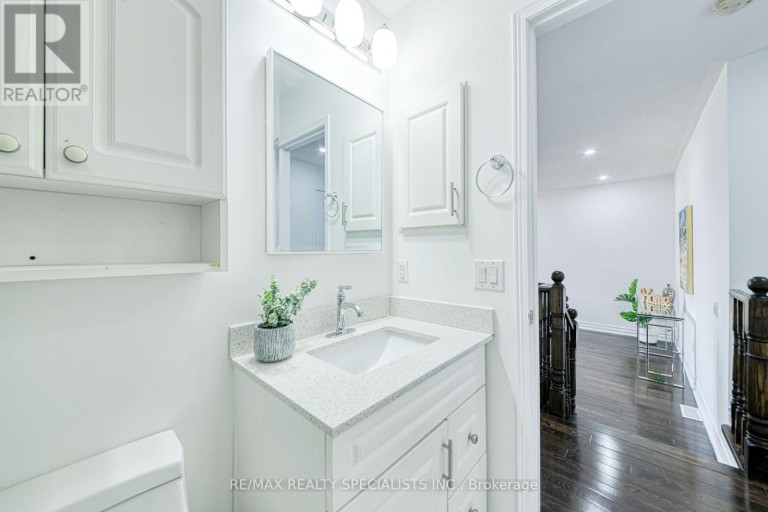 35 SOFTNEEDLE AVENUE, Brampton (Sandringham-Wellington), Ontario, L6R1K4