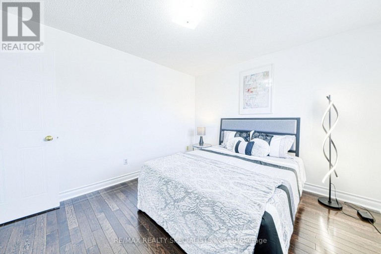 35 SOFTNEEDLE AVENUE, Brampton (Sandringham-Wellington), Ontario, L6R1K4