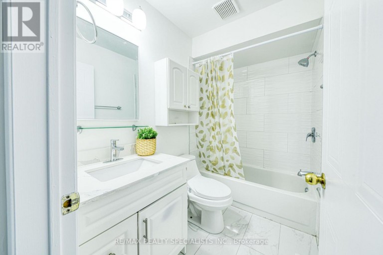 35 SOFTNEEDLE AVENUE, Brampton (Sandringham-Wellington), Ontario, L6R1K4