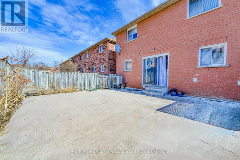 35 SOFTNEEDLE AVENUE, Brampton (Sandringham-Wellington), Ontario, L6R1K4