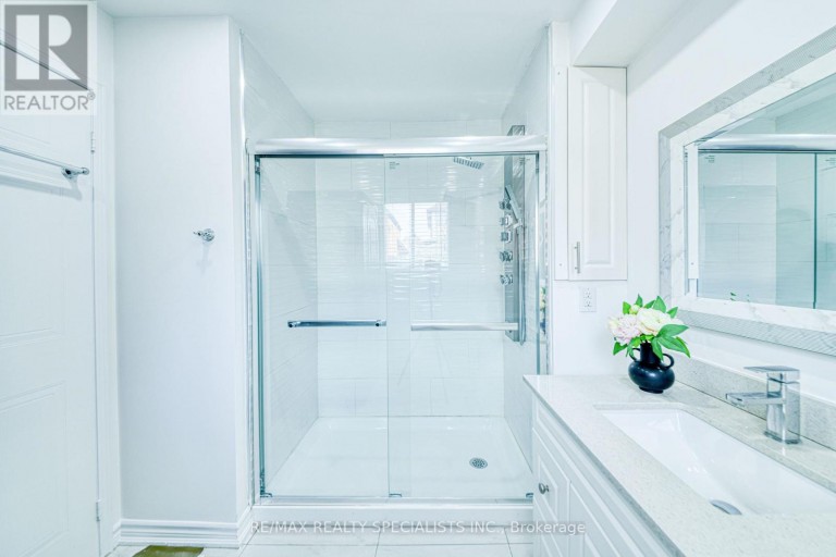 35 SOFTNEEDLE AVENUE, Brampton (Sandringham-Wellington), Ontario, L6R1K4