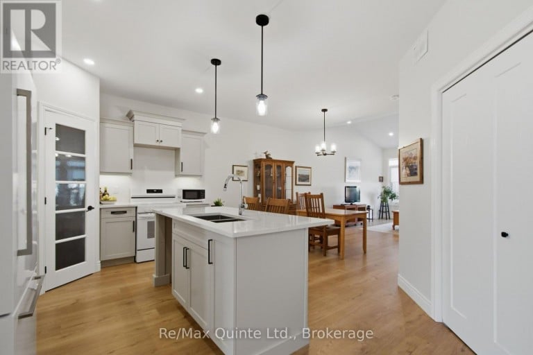94 RAYCROFT DRIVE, Belleville (Thurlow Ward), Ontario, K8N0R4