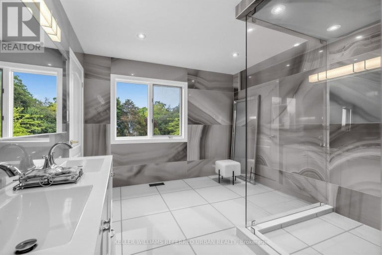 18 YONGEVIEW AVENUE, Richmond Hill (South Richvale), Ontario, L4C7A4