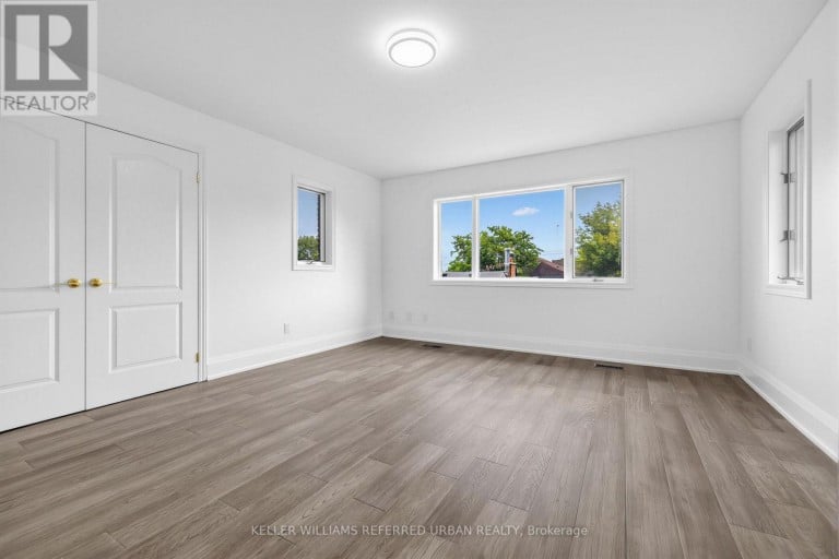18 YONGEVIEW AVENUE, Richmond Hill (South Richvale), Ontario, L4C7A4