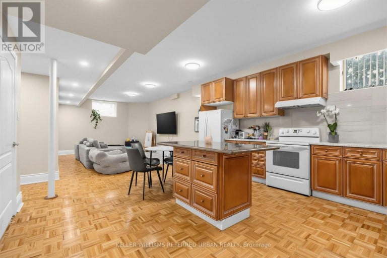 18 YONGEVIEW AVENUE, Richmond Hill (South Richvale), Ontario, L4C7A4