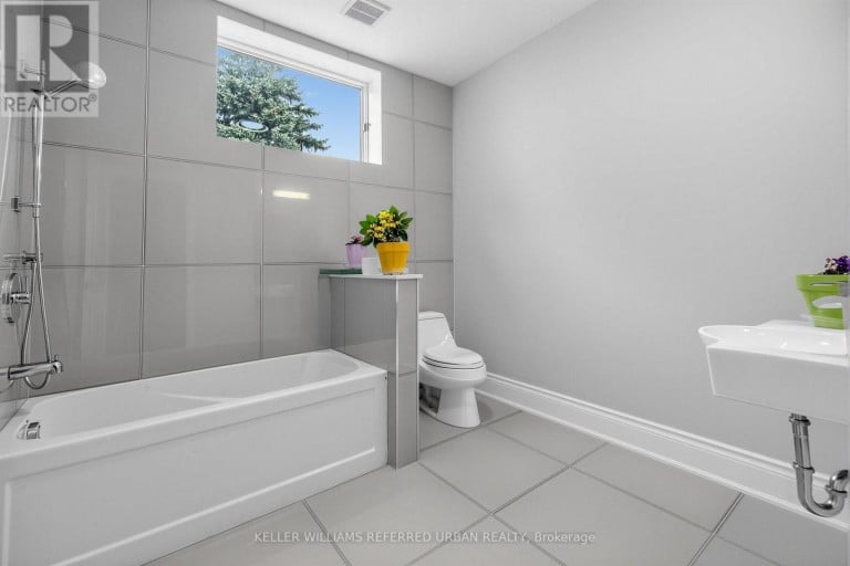 18 YONGEVIEW AVENUE, Richmond Hill (South Richvale), Ontario, L4C7A4