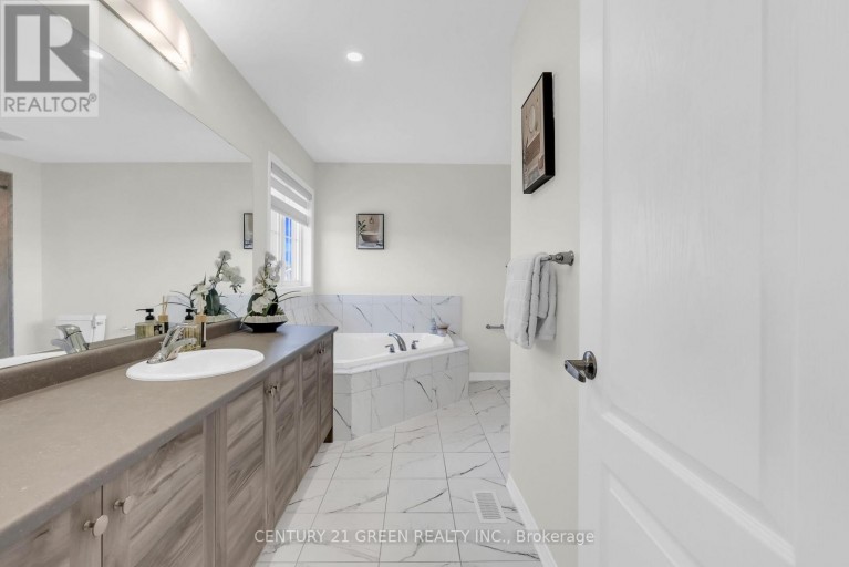 28 MAGDALENA STREET, Hamilton (Stoney Creek), Ontario, L8J0M3