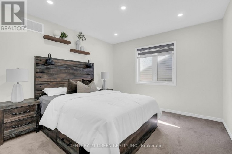 28 MAGDALENA STREET, Hamilton (Stoney Creek), Ontario, L8J0M3