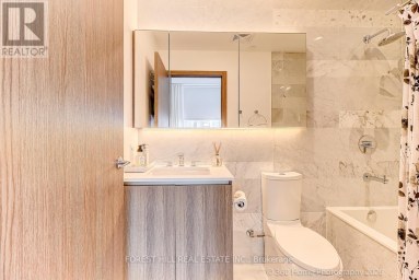 1215 - 17 BATHURST STREET Toronto (Waterfront Communities) Ontario photo 13