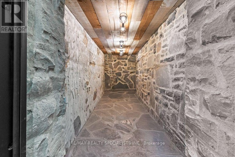 5026 NO 2 SIDE ROAD, Burlington, Ontario, L7M0T4