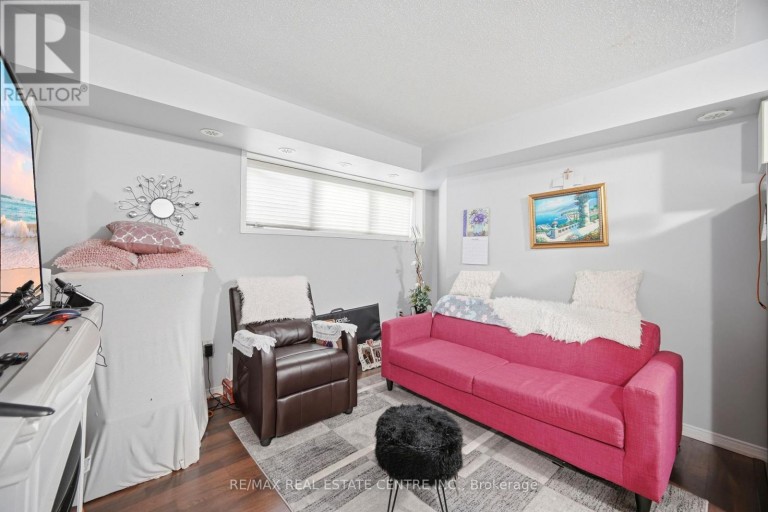 2 - 153 ISAAC DEVINS BOULEVARD, Toronto (Humberlea-Pelmo Park), Ontario, M9M0C5