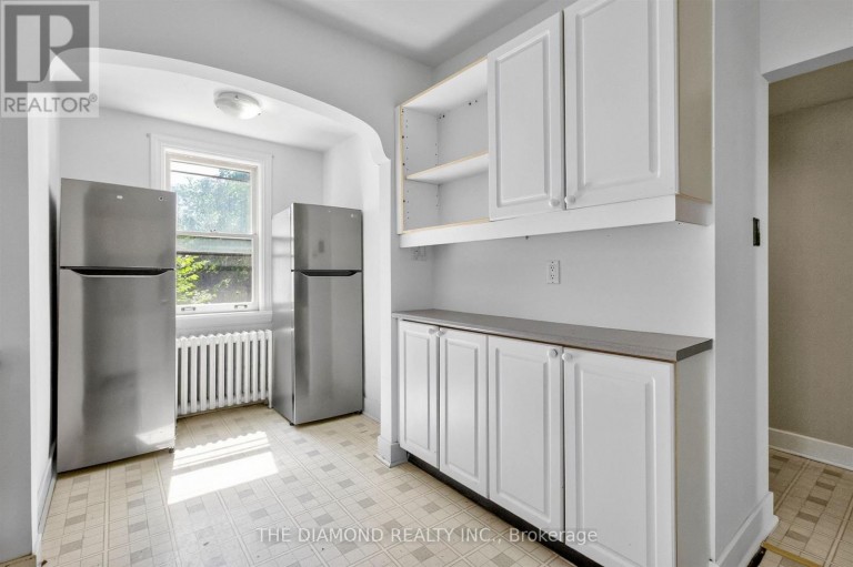 3925 BLOOR STREET W, Toronto (Islington-City Centre West), Ontario, M9B1L8