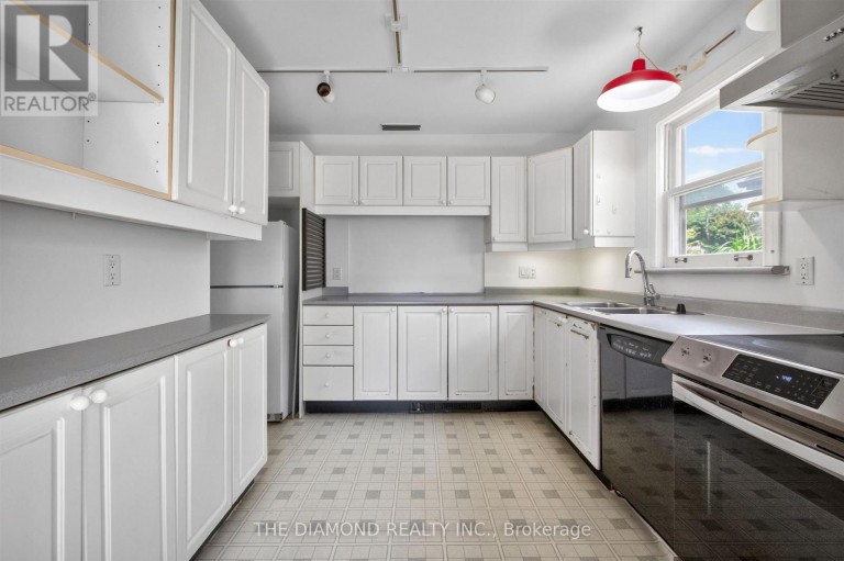 3925 BLOOR STREET W, Toronto (Islington-City Centre West), Ontario, M9B1L8