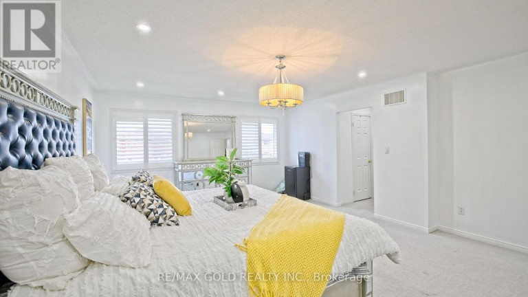 29 ABBOTSBURY DRIVE, Brampton (Credit Valley), Ontario, L6X0S4