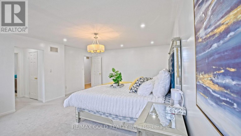 29 ABBOTSBURY DRIVE, Brampton (Credit Valley), Ontario, L6X0S4