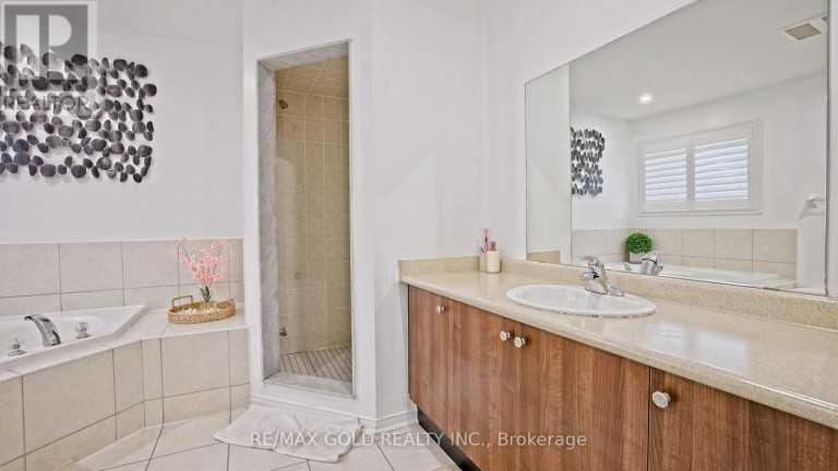 29 ABBOTSBURY DRIVE, Brampton (Credit Valley), Ontario, L6X0S4
