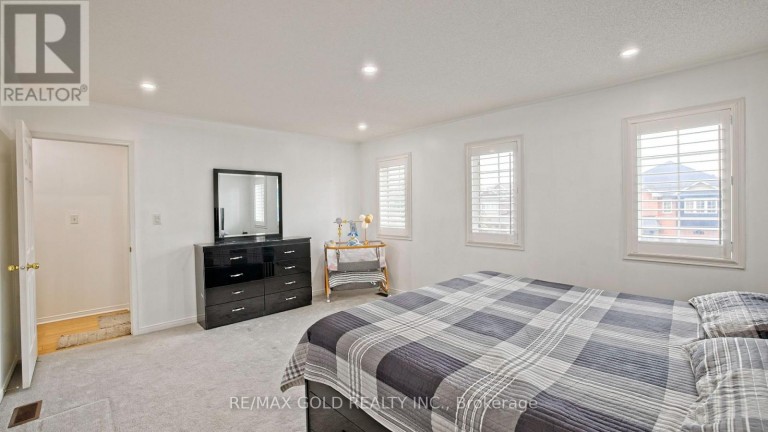 29 ABBOTSBURY DRIVE, Brampton (Credit Valley), Ontario, L6X0S4