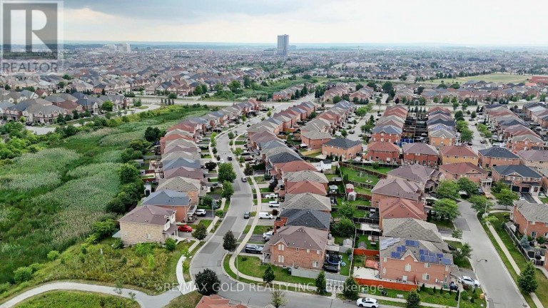 29 ABBOTSBURY DRIVE, Brampton (Credit Valley), Ontario, L6X0S4