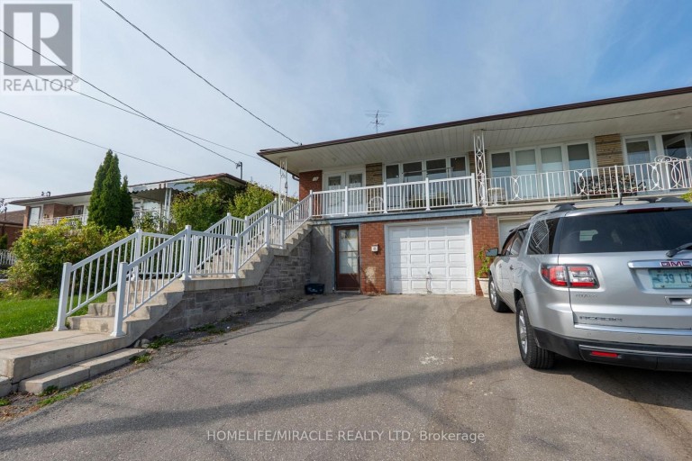 12 BRUBECK ROAD, Toronto (Humbermede), Ontario, M9M1W7