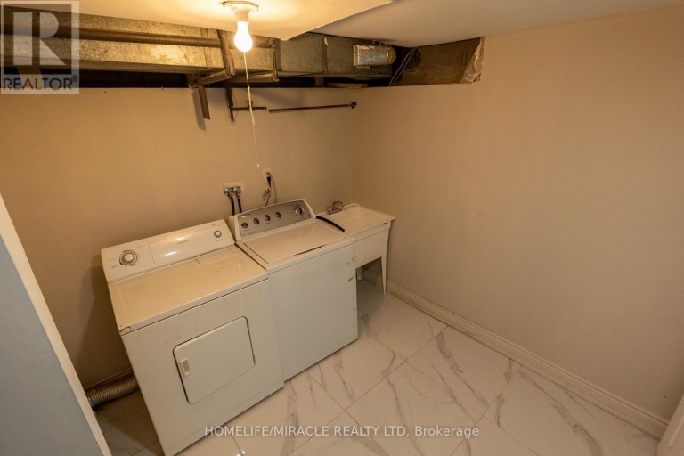 12 BRUBECK ROAD, Toronto (Humbermede), Ontario, M9M1W7