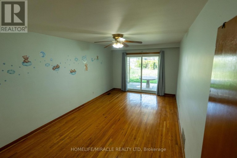 12 BRUBECK ROAD, Toronto (Humbermede), Ontario, M9M1W7