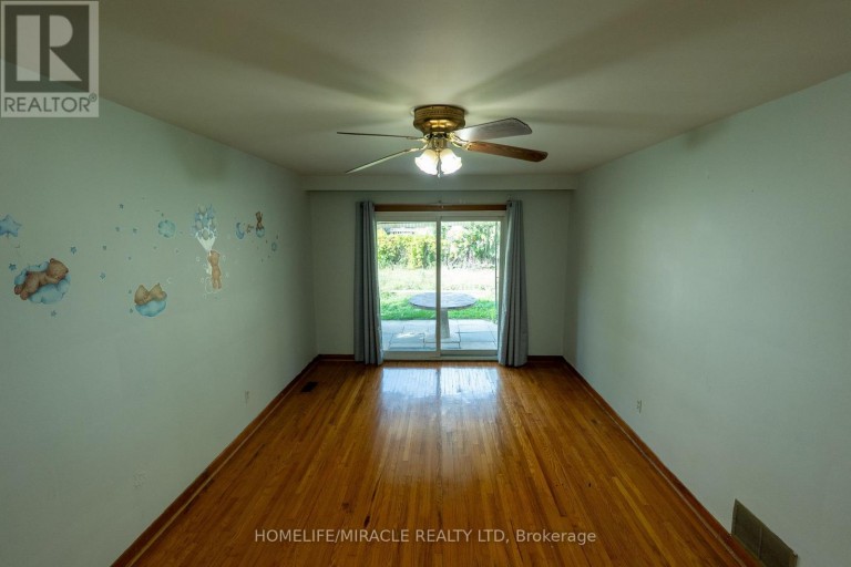 12 BRUBECK ROAD, Toronto (Humbermede), Ontario, M9M1W7