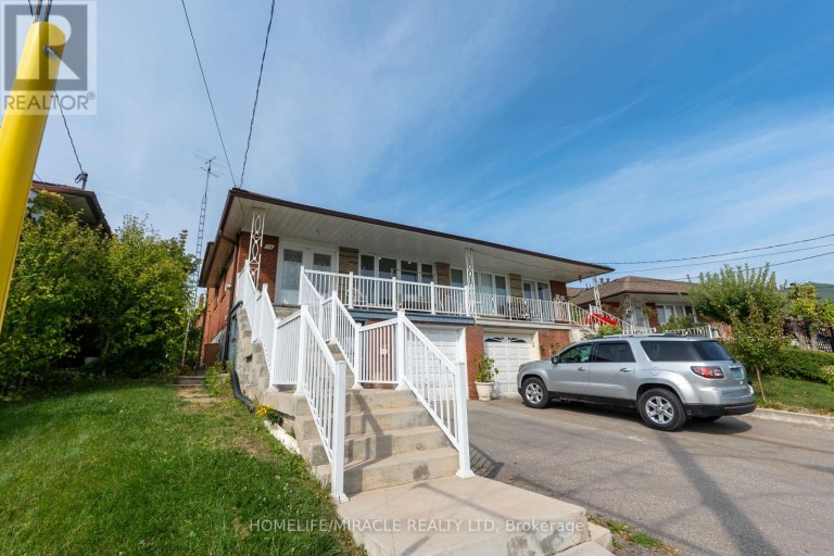 12 BRUBECK ROAD, Toronto (Humbermede), Ontario, M9M1W7