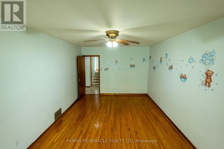 12 BRUBECK ROAD, Toronto (Humbermede), Ontario, M9M1W7