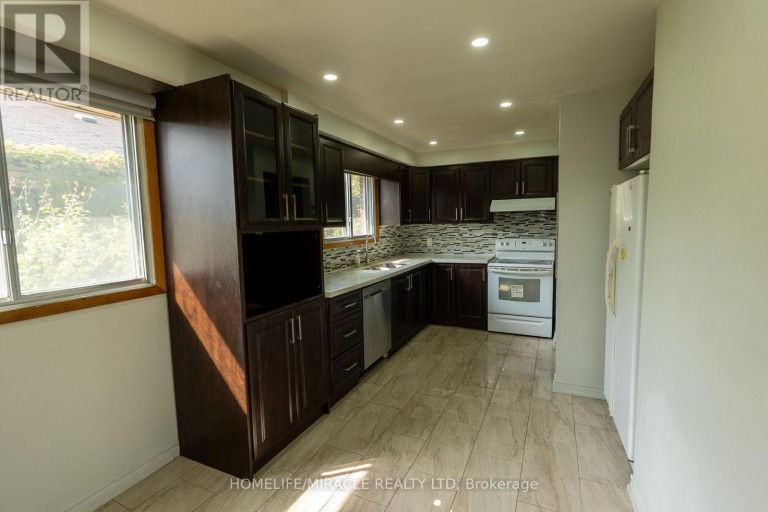 12 BRUBECK ROAD, Toronto (Humbermede), Ontario, M9M1W7