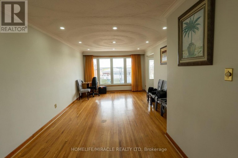 12 BRUBECK ROAD, Toronto (Humbermede), Ontario, M9M1W7