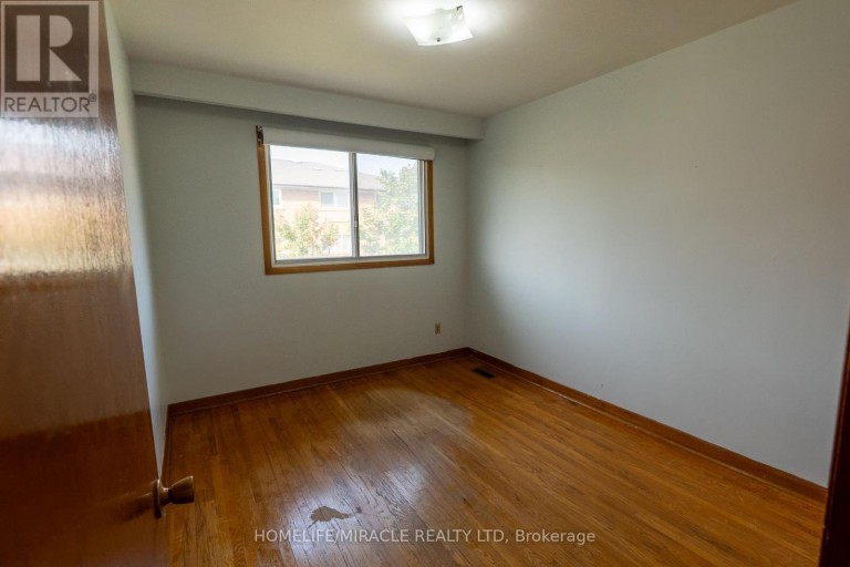 12 BRUBECK ROAD, Toronto (Humbermede), Ontario, M9M1W7