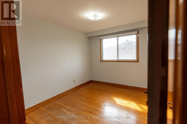 12 BRUBECK ROAD, Toronto (Humbermede), Ontario, M9M1W7