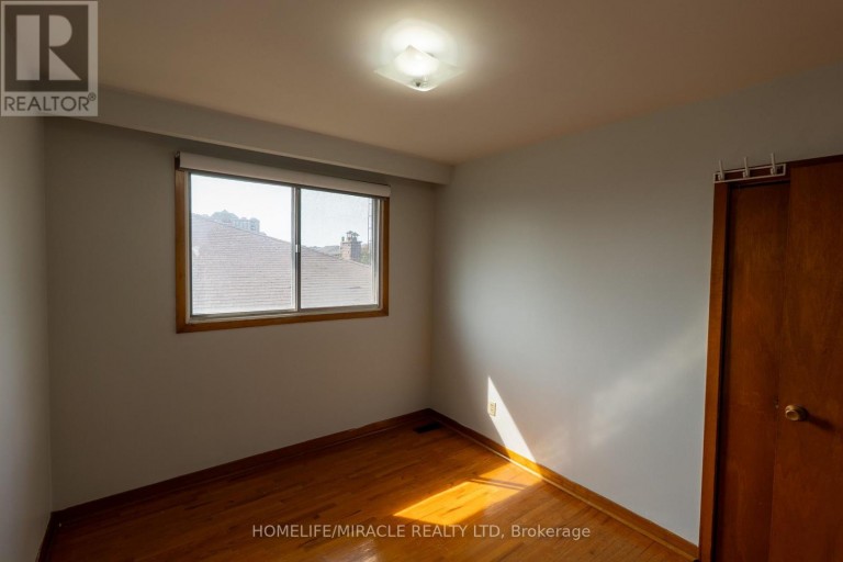 12 BRUBECK ROAD, Toronto (Humbermede), Ontario, M9M1W7