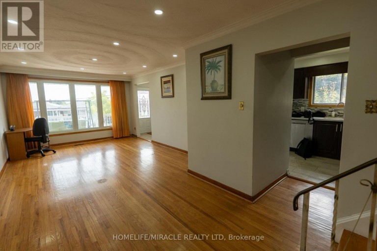 12 BRUBECK ROAD, Toronto (Humbermede), Ontario, M9M1W7