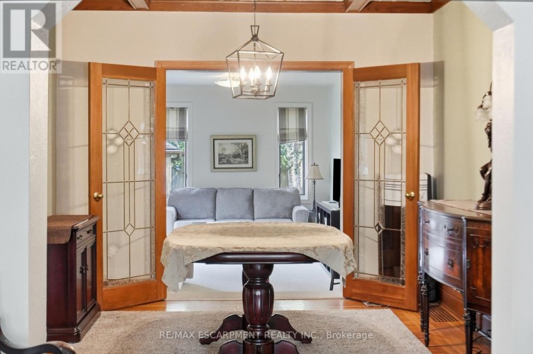163 GROSVENOR AVENUE S, Hamilton (Delta), Ontario, L8M3L4