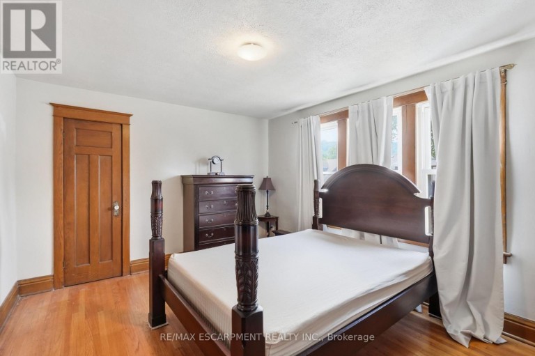 163 GROSVENOR AVENUE S, Hamilton (Delta), Ontario, L8M3L4