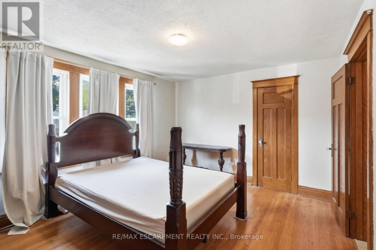 163 GROSVENOR AVENUE S, Hamilton (Delta), Ontario, L8M3L4