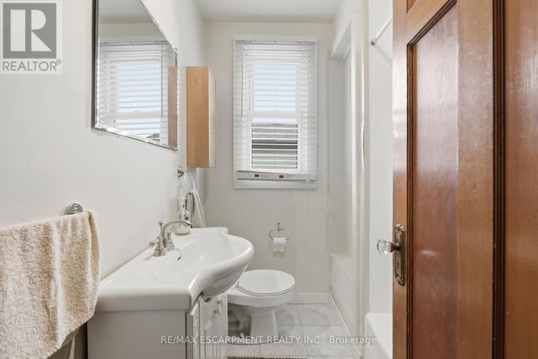 163 GROSVENOR AVENUE S, Hamilton (Delta), Ontario, L8M3L4